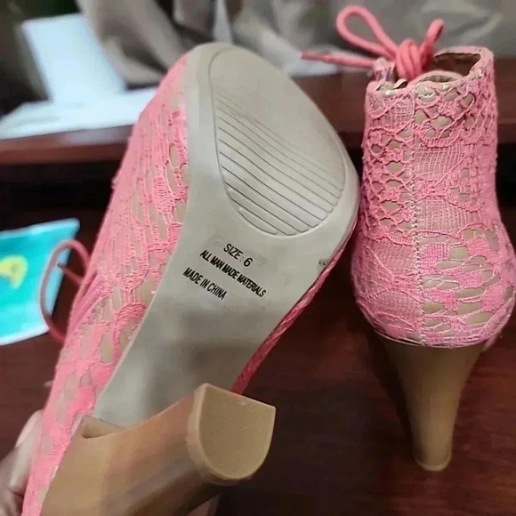 "Peachy Perfection: Charlotte Russe Lace Booties - Size 6" - Picture 10 of 15